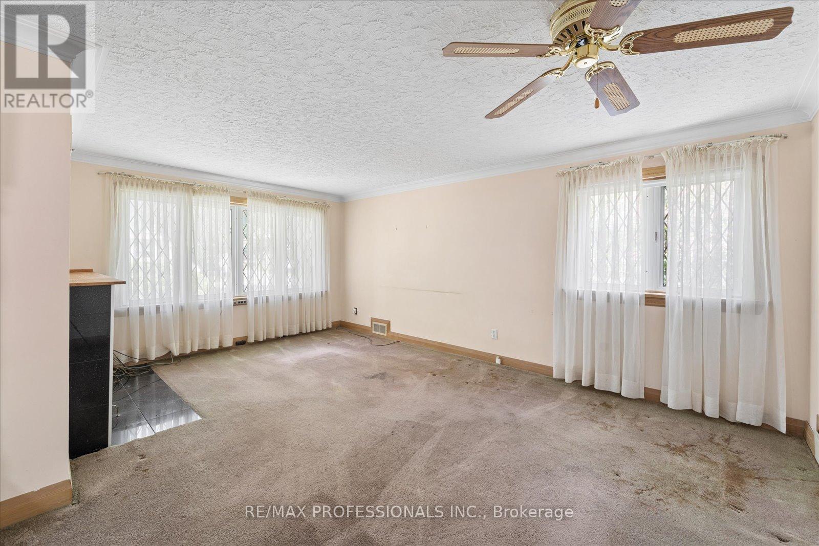 34 Harding Boulevard, Richmond Hill, Ontario  L4C 1S8 - Photo 8 - N13231022