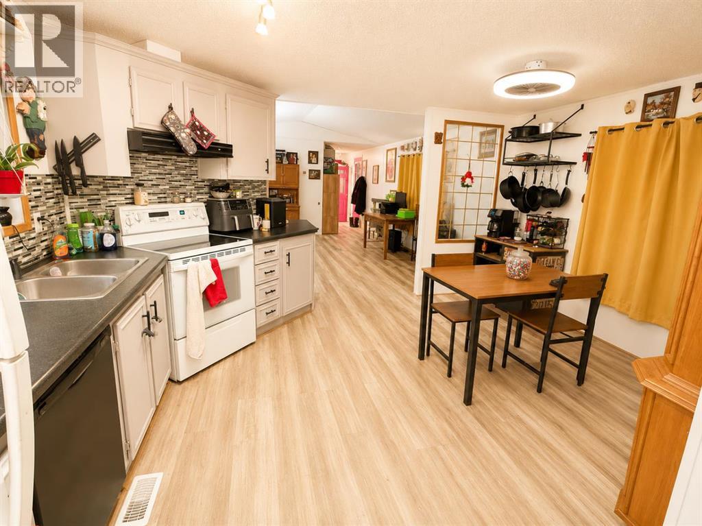 10 Auttreaux Drive, Whitecourt, Alberta  T7S 1C8 - Photo 5 - A2278990