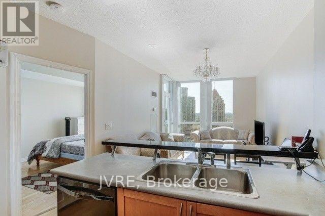 2210 - 3939 Duke Of York Boulevard, Mississauga, Ontario  L5B 4N2 - Photo 5 - W13231058