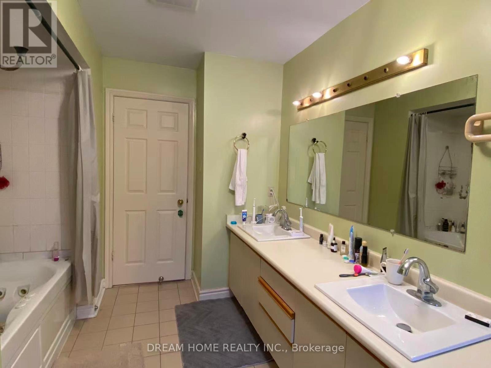 51 Dunn Drive, Richmond Hill, Ontario  L4E 3H8 - Photo 10 - N13230920