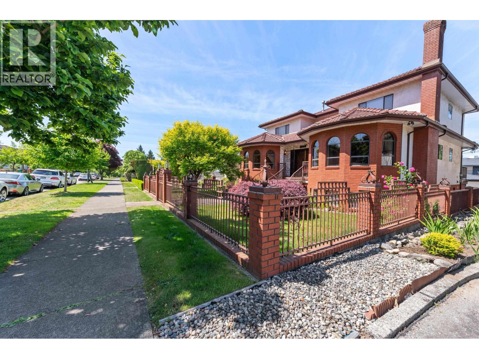 2411 E 39TH AVENUE, Vancouver, British Columbia