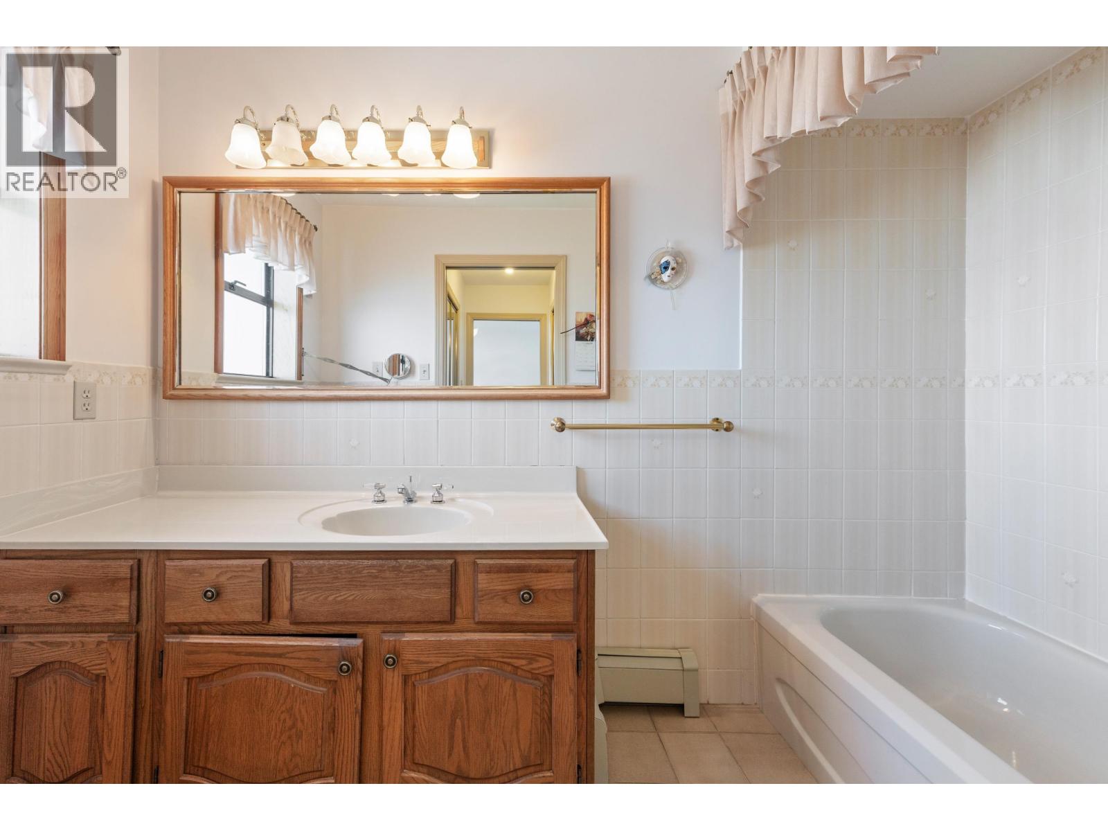 2411 E 39th Avenue, Vancouver, British Columbia  V5R 2V4 - Photo 14 - R3131175