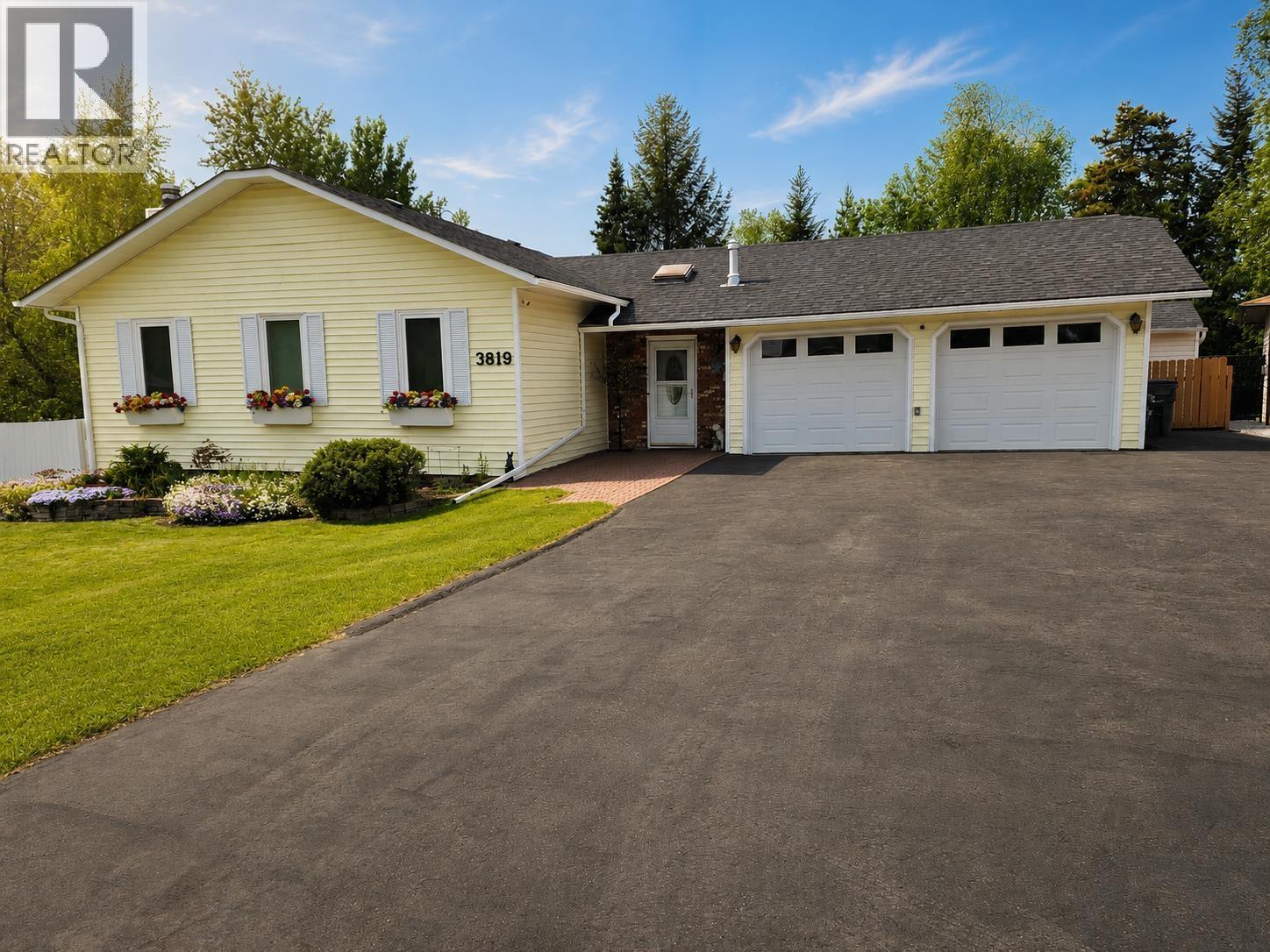 3819 Brentwood Place, Mount Alder, British Columbia  V2K 3Y1 - Photo 1 - R3130334