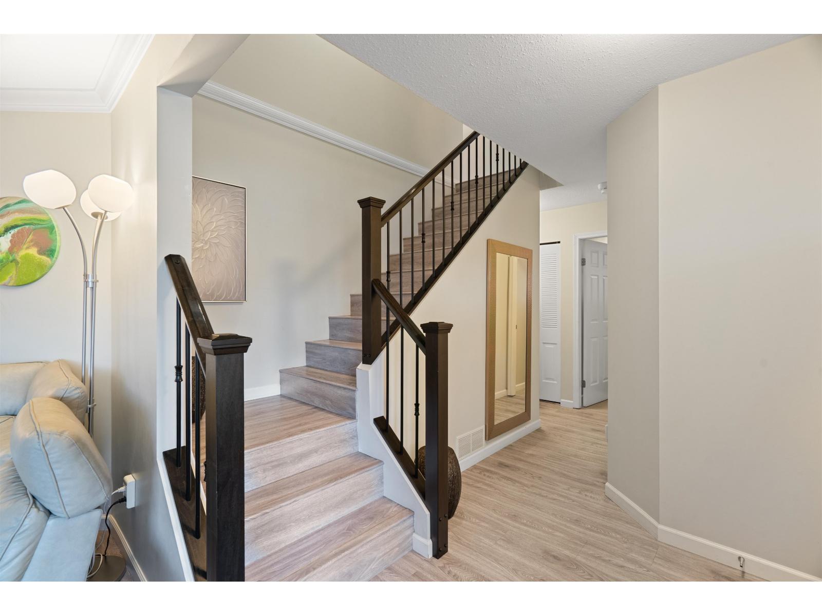 32345 Clinton Avenue, Abbotsford, British Columbia  V2T 5B3 - Photo 4 - R3130439