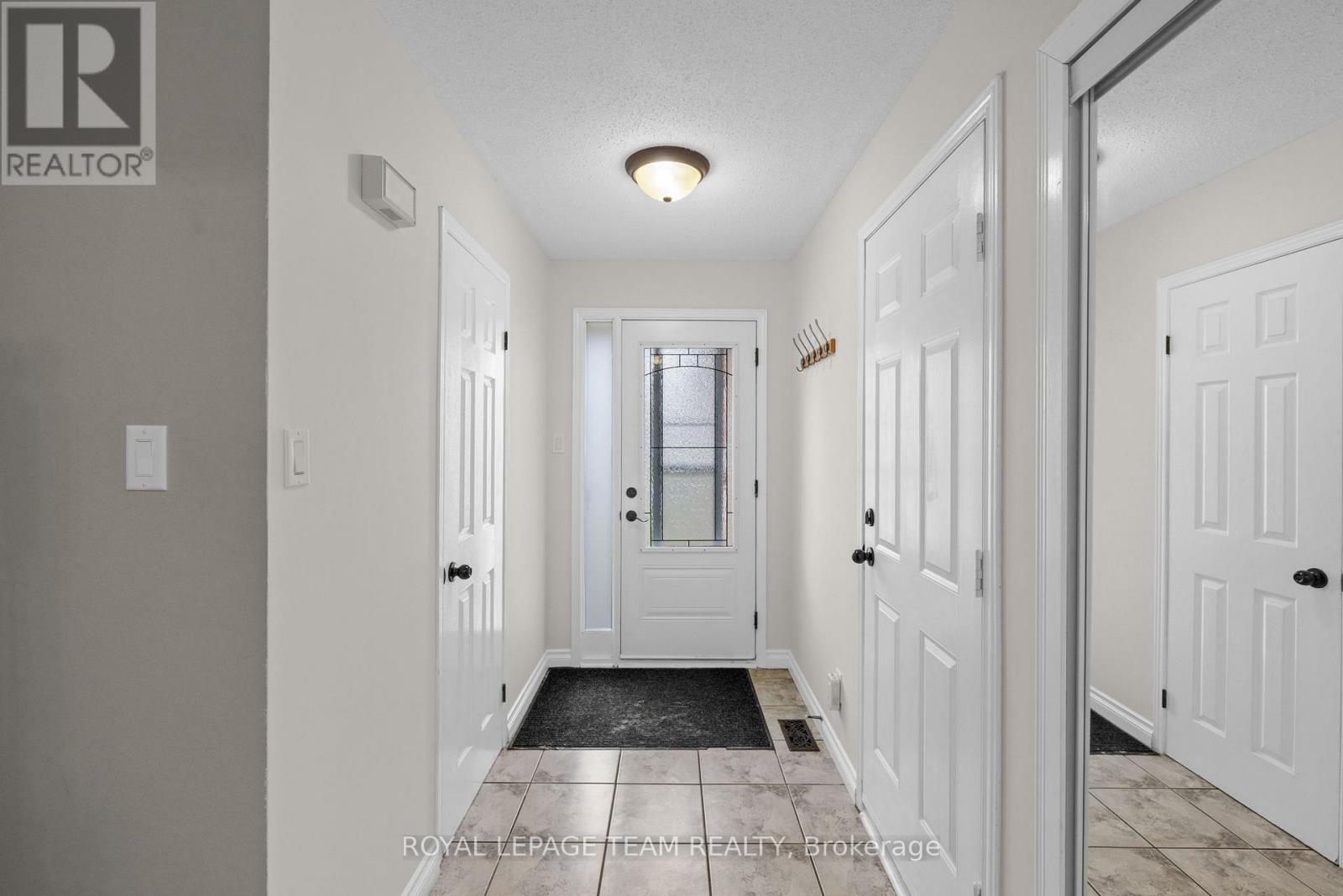 50 Springcreek Crescent, Ottawa, Ontario  K2M 2M2 - Photo 4 - X13231114