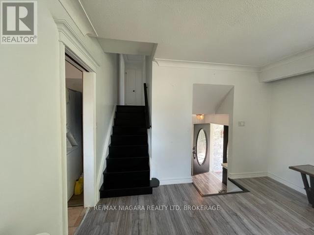Upper - 6307 Carolyn Avenue, Niagara Falls, Ontario  L2E 5H6 - Photo 10 - X13231090