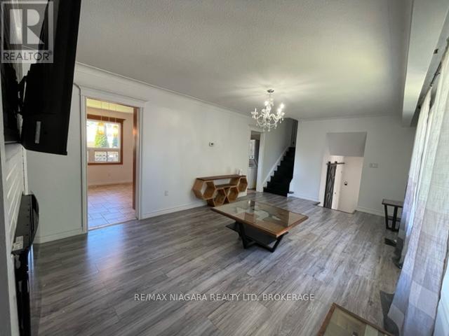 Upper - 6307 Carolyn Avenue, Niagara Falls, Ontario  L2E 5H6 - Photo 13 - X13231090