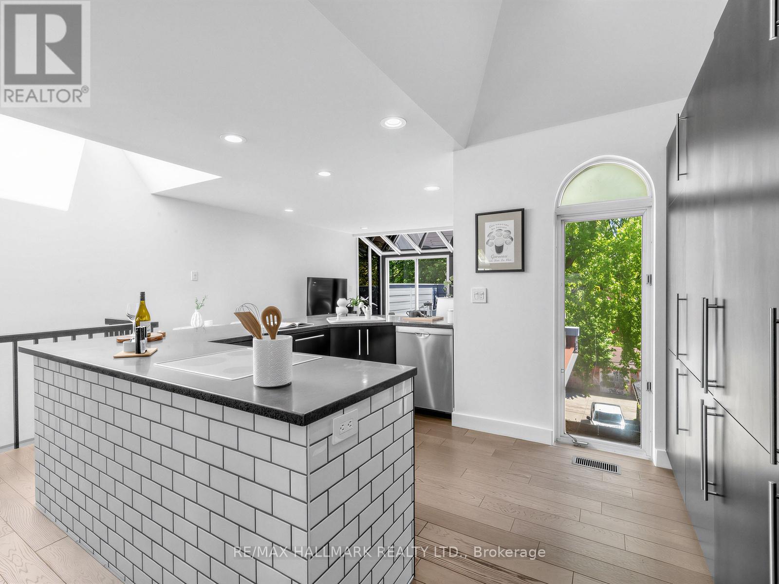 25 Grange Avenue, Toronto, Ontario  M5T 1C6 - Photo 39 - C13231124
