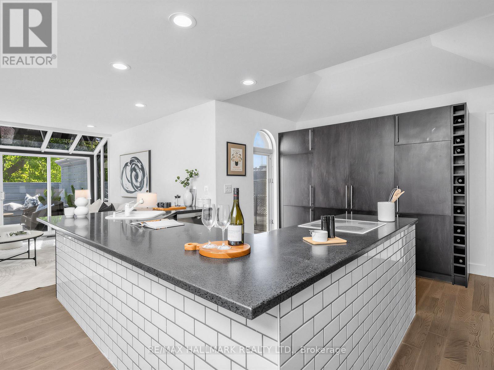 25 Grange Avenue, Toronto, Ontario  M5T 1C6 - Photo 40 - C13231124