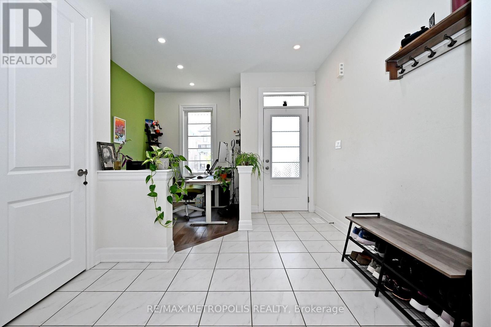 82 Westfield Drive Westfield Drive, Whitby, Ontario  L1P 0E9 - Photo 4 - E13231130
