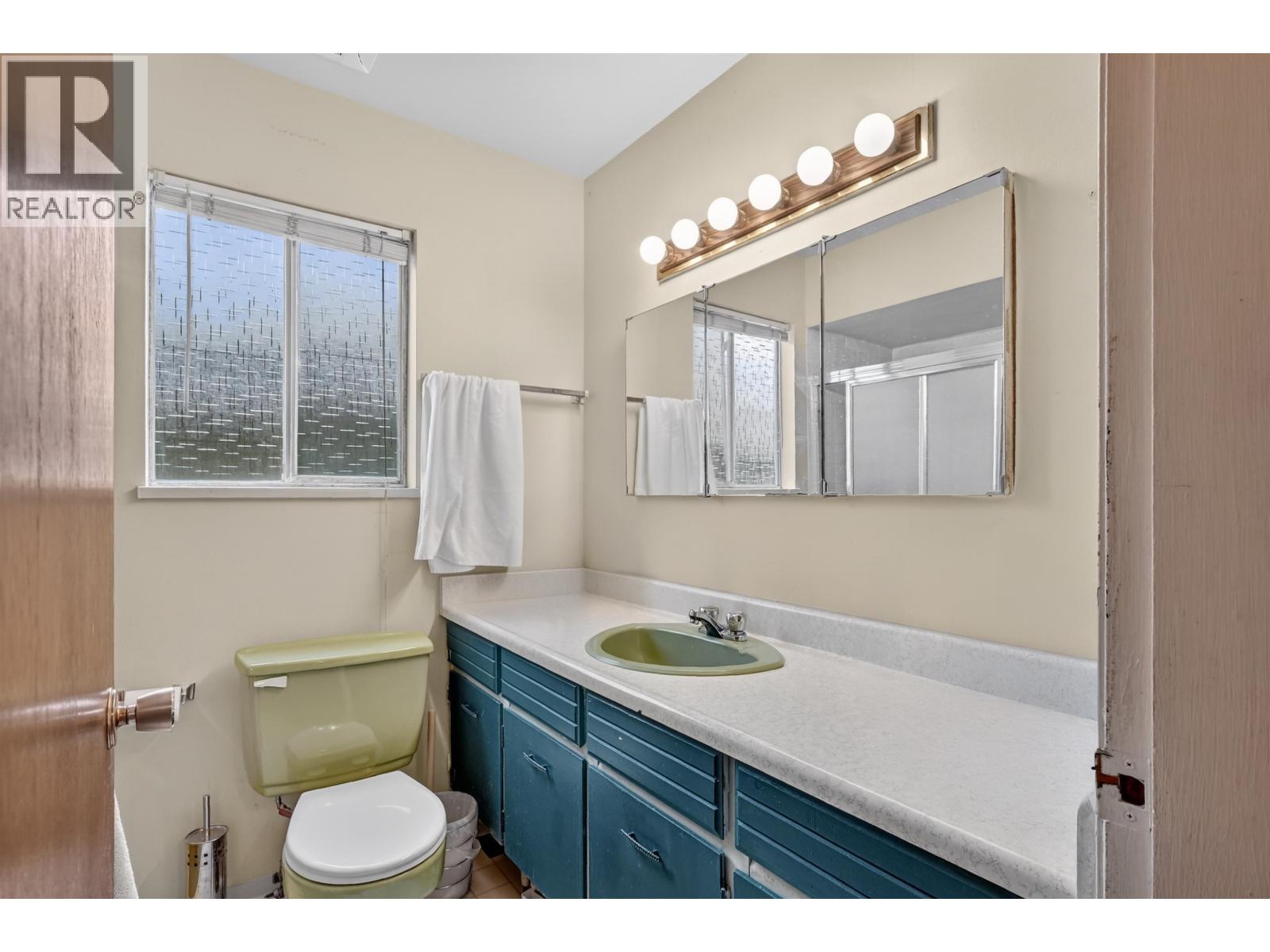 7290 11th Avenue, Burnaby, British Columbia  V3N 2M8 - Photo 11 - R3131301
