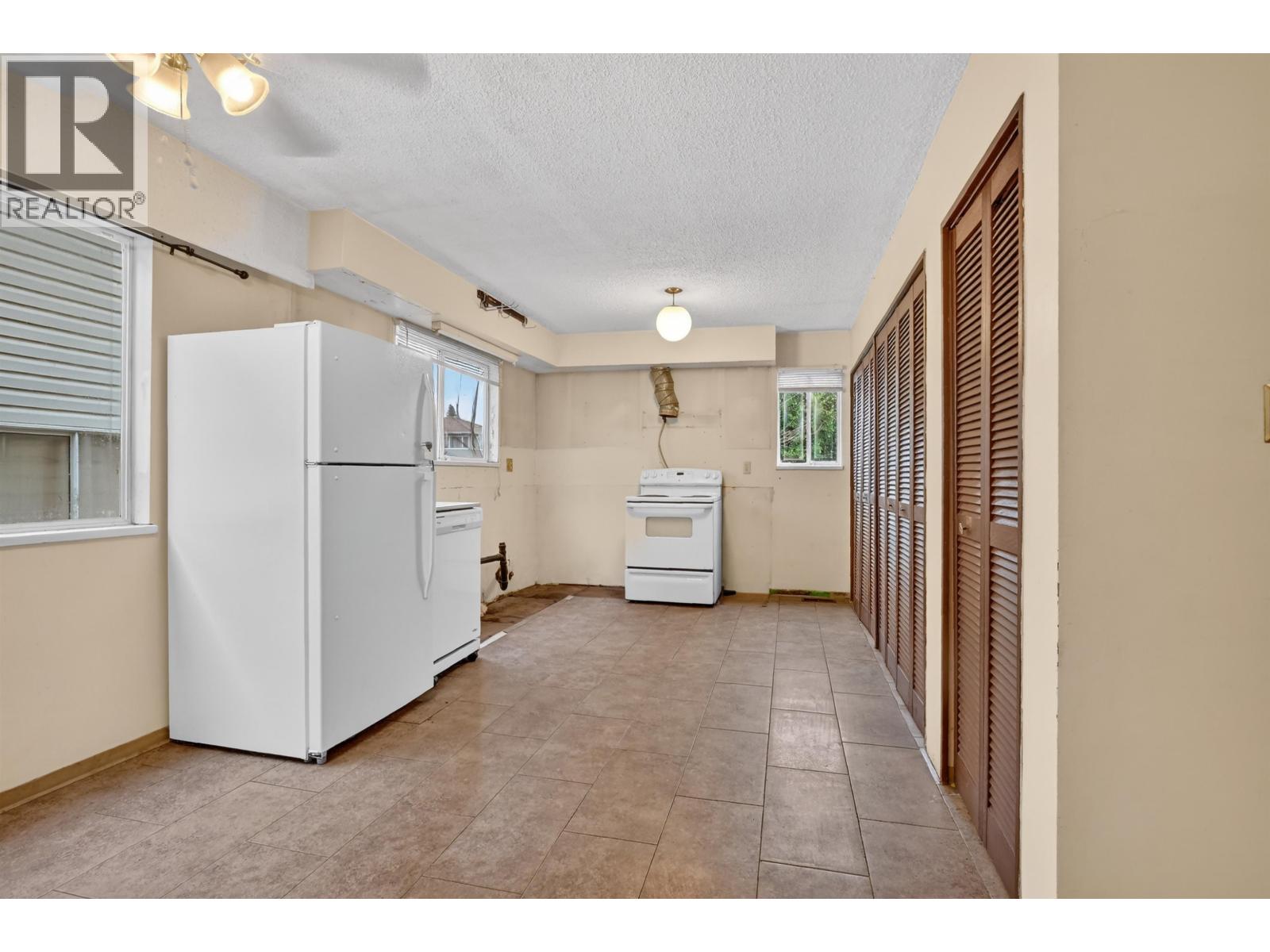 7290 11th Avenue, Burnaby, British Columbia  V3N 2M8 - Photo 19 - R3131301