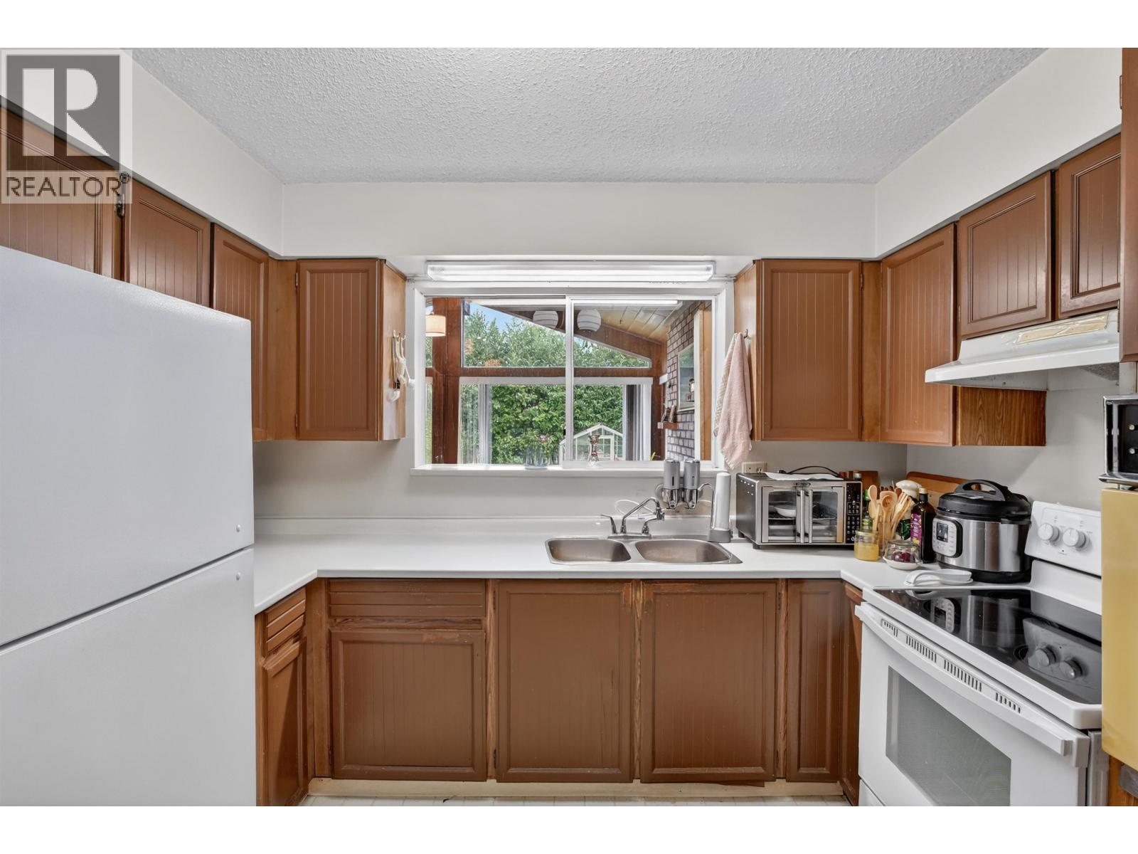 7290 11th Avenue, Burnaby, British Columbia  V3N 2M8 - Photo 7 - R3131301