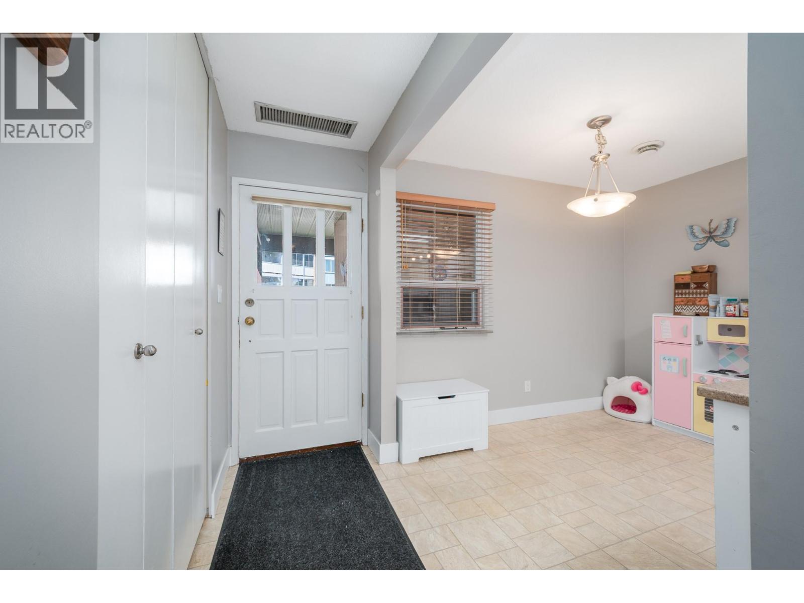 1660 Ufton Court Unit# 210, Kelowna, British Columbia  V1Y 8G7 - Photo 4 - 10389217