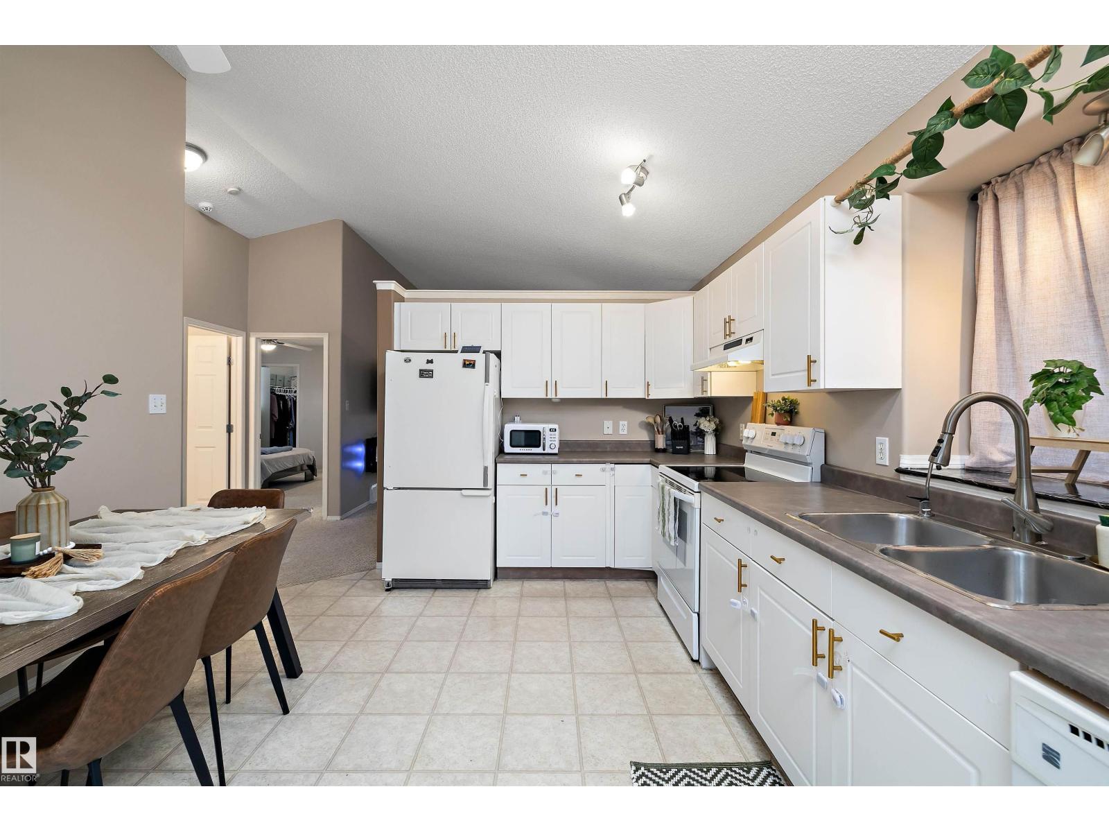 9210 163 Av Nw, Edmonton, Alberta  T5Z 3M8 - Photo 13 - E4491362