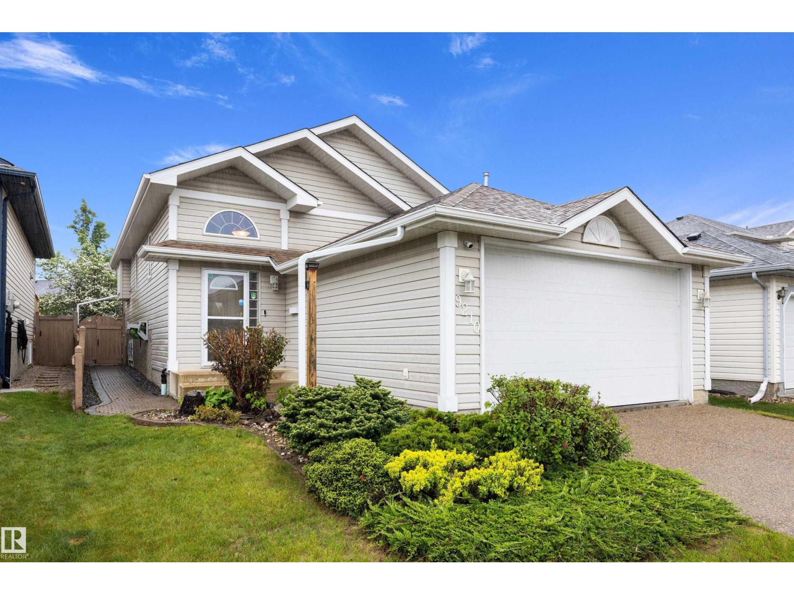 9210 163 Av Nw, Edmonton, Alberta  T5Z 3M8 - Photo 2 - E4491362