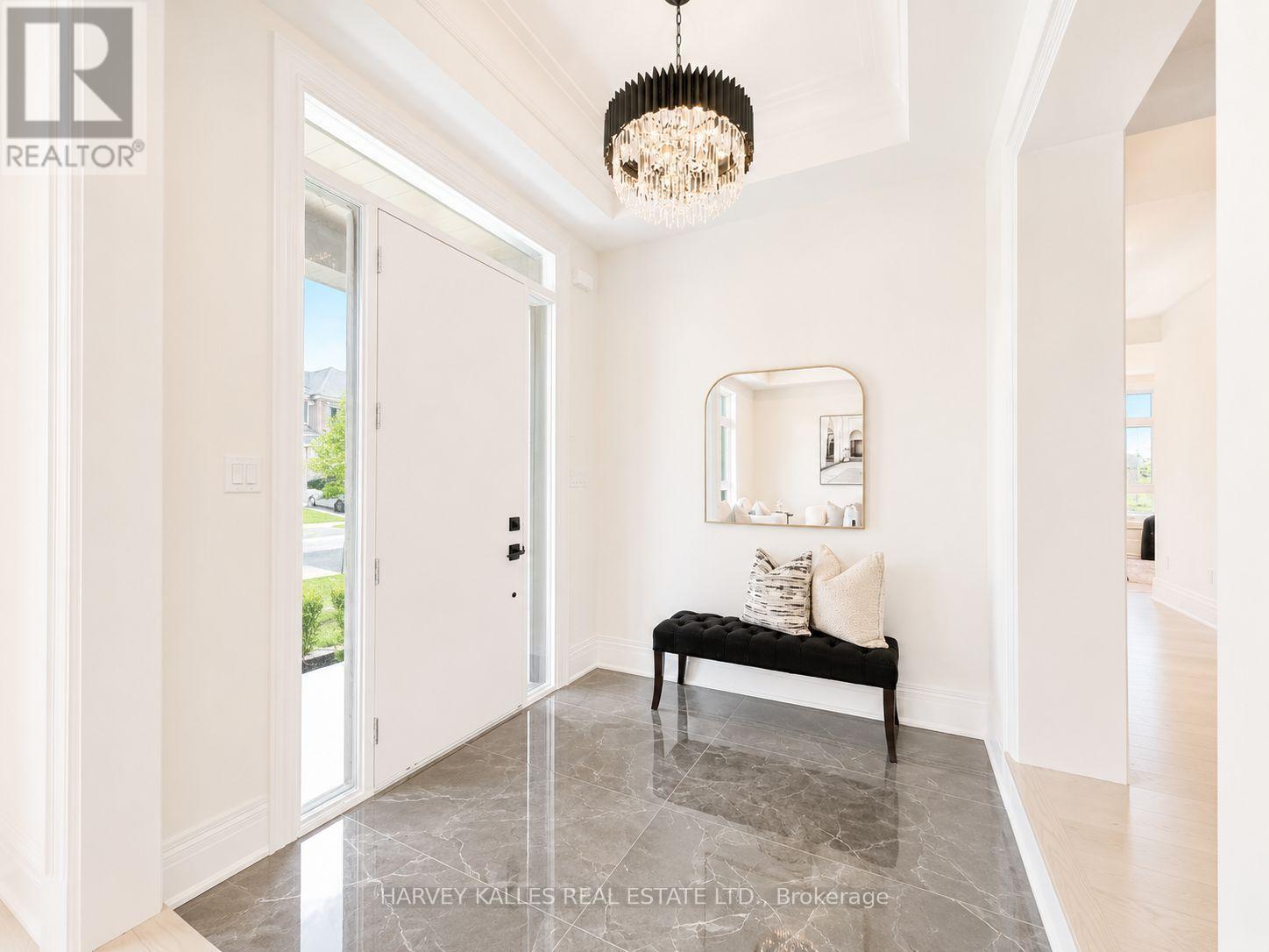 107 Winthrop Crescent, Vaughan, Ontario  L3L 0E5 - Photo 4 - N13171452