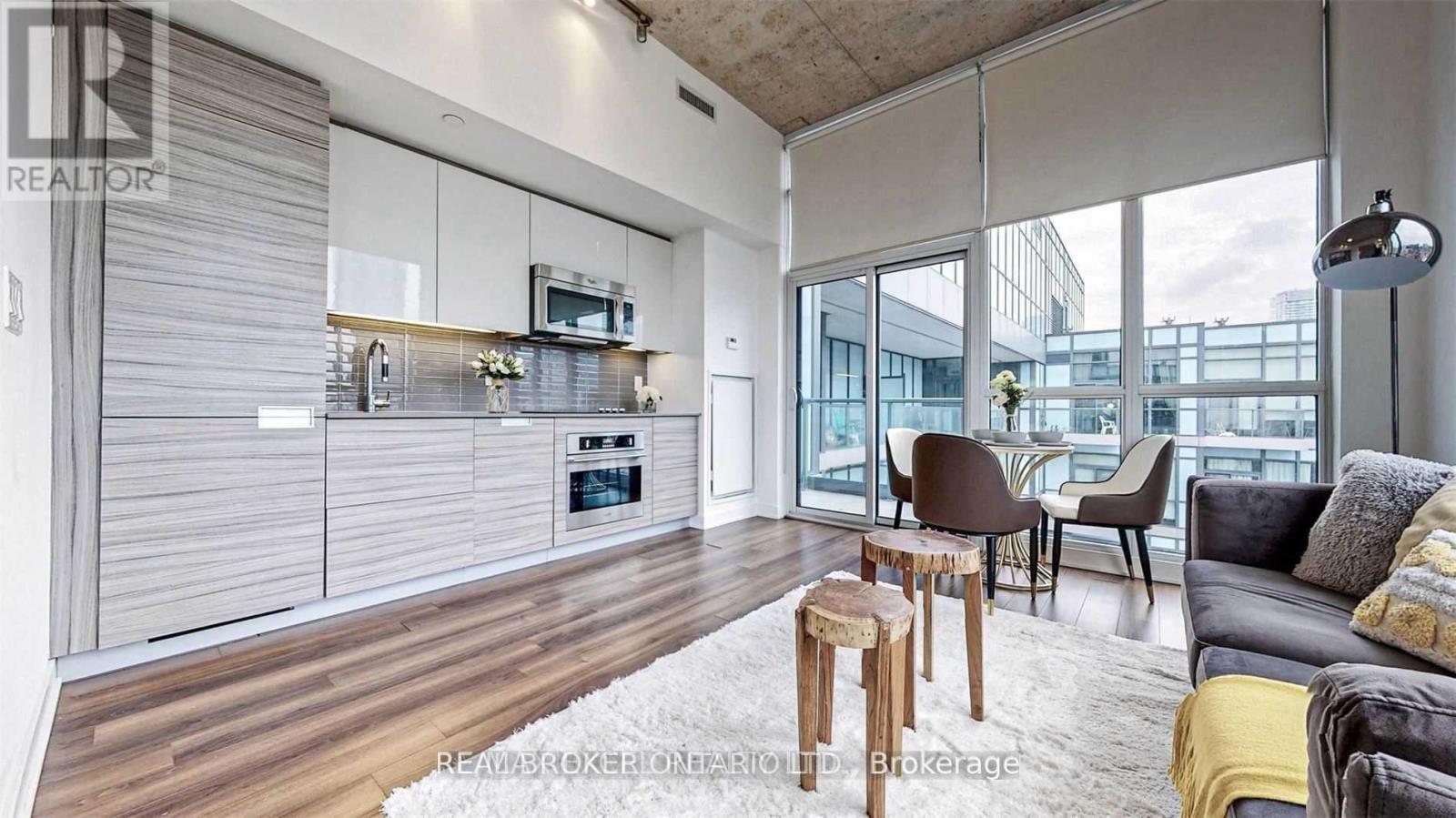2502 - 210 Simcoe Street, Toronto, Ontario  M5T 2W5 - Photo 2 - C13231200
