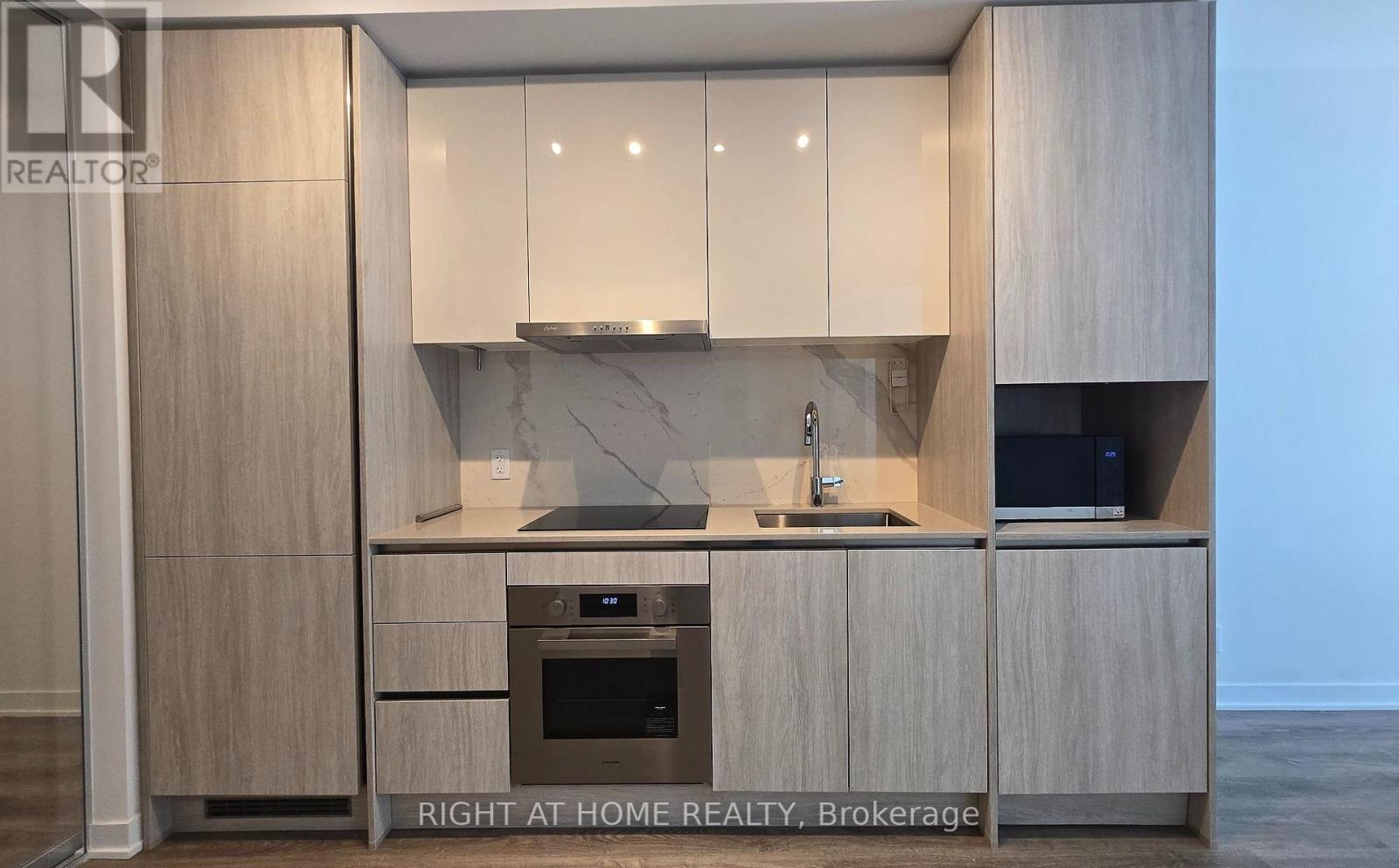 1011 - 180 Front Street E, Toronto, Ontario  M5A 0A9 - Photo 8 - C13231258