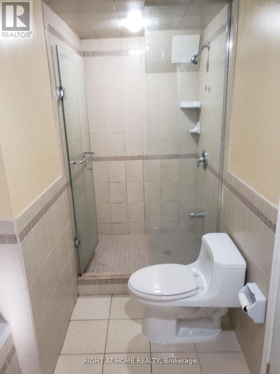 29 Ravenview Drive, Toronto, Ontario  M1E 3L9 - Photo 5 - E13231112