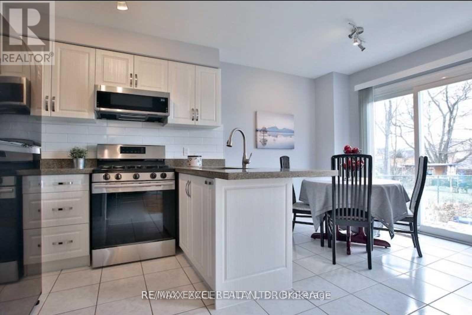 51 Hornchurch Crescent, Markham, Ontario  L3R 7C6 - Photo 4 - N13231288