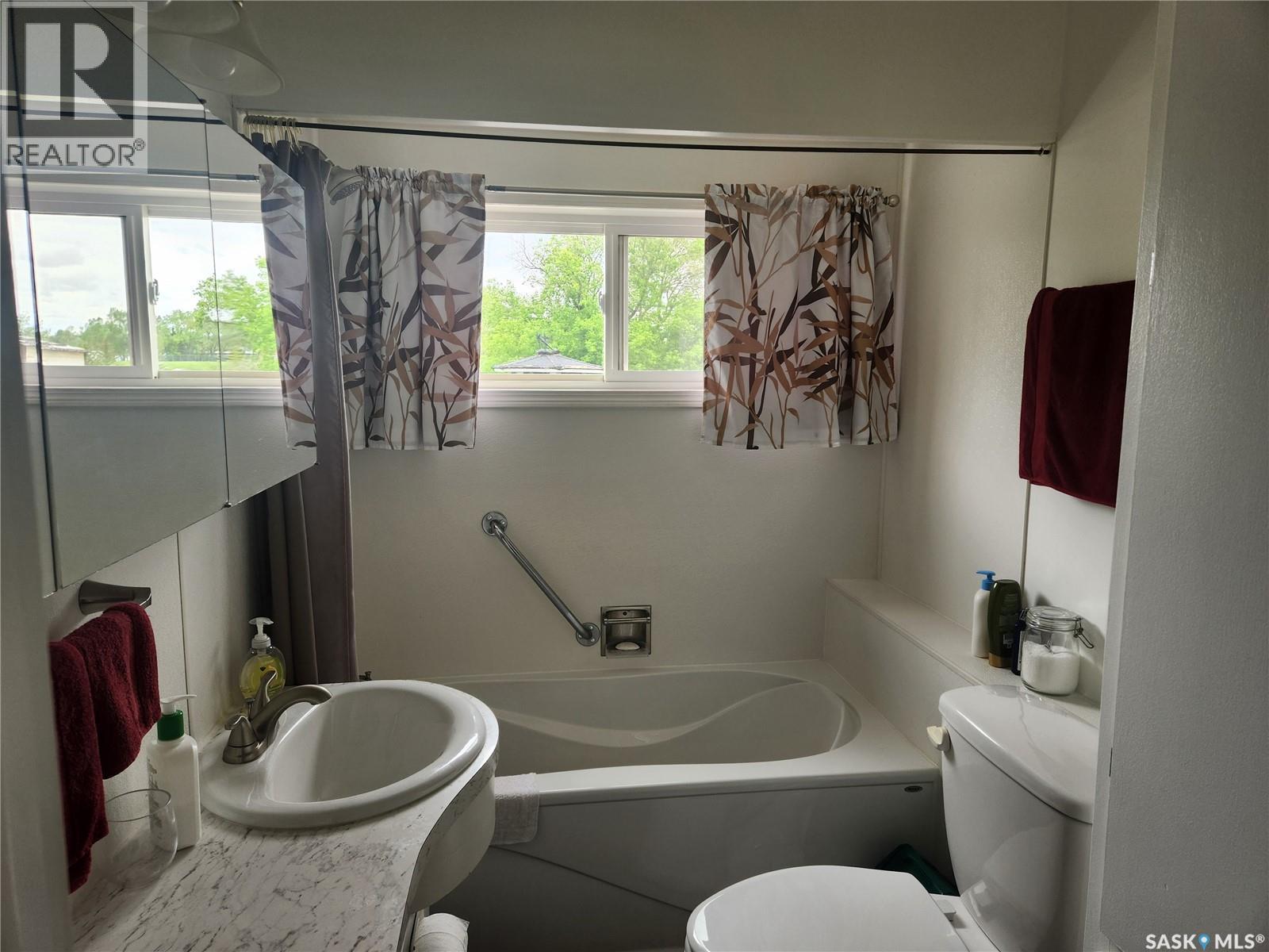 137 11th Avenue Se, Swift Current, Saskatchewan  S9H 3R6 - Photo 10 - SK037994