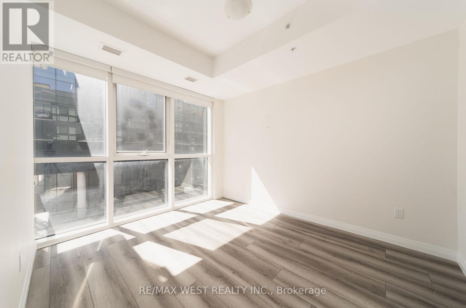 108 Garment Street, Kitchener, Ontario  N2G 0E2 - Photo 3 - X13231238