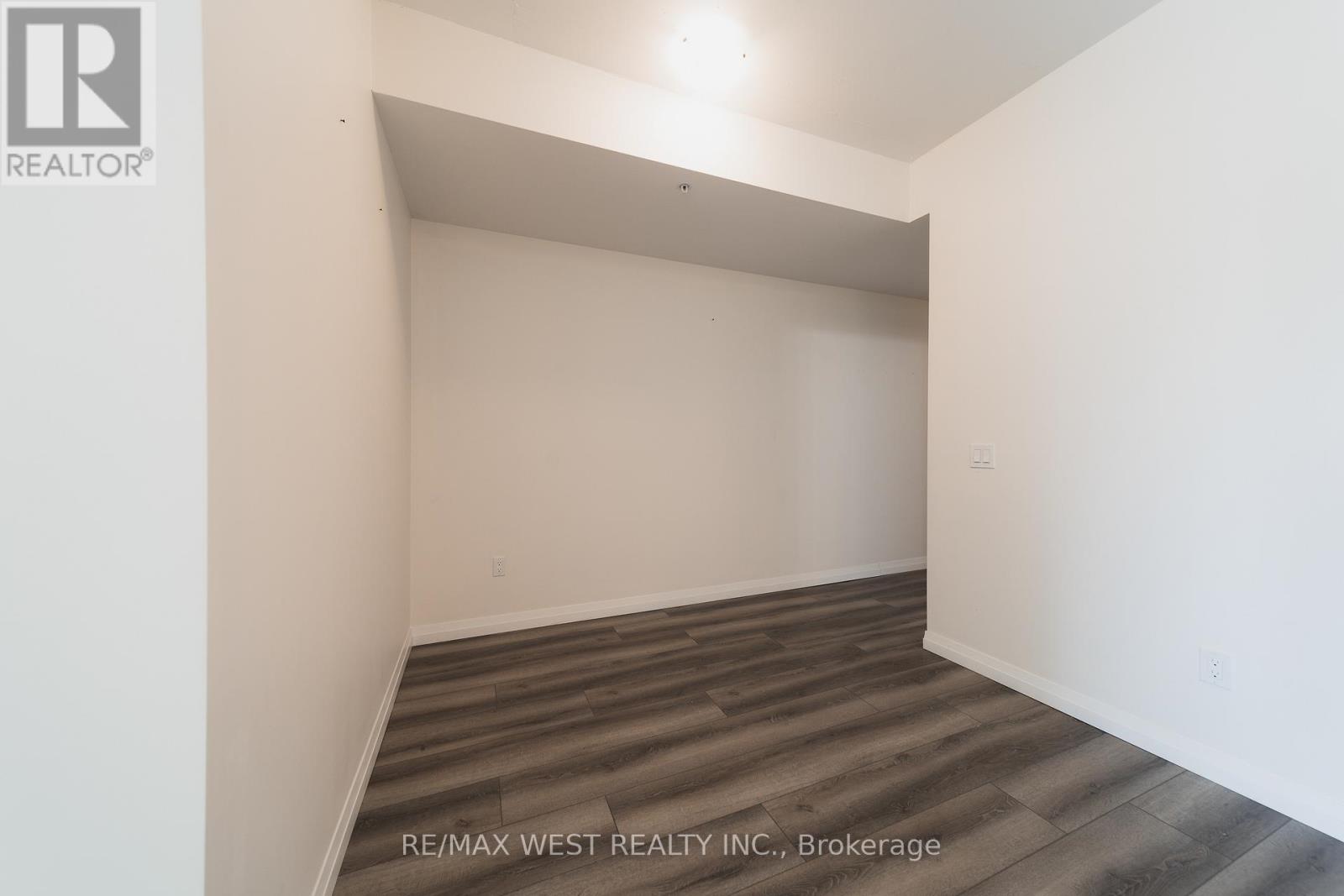 108 Garment Street, Kitchener, Ontario  N2G 0E2 - Photo 5 - X13231238
