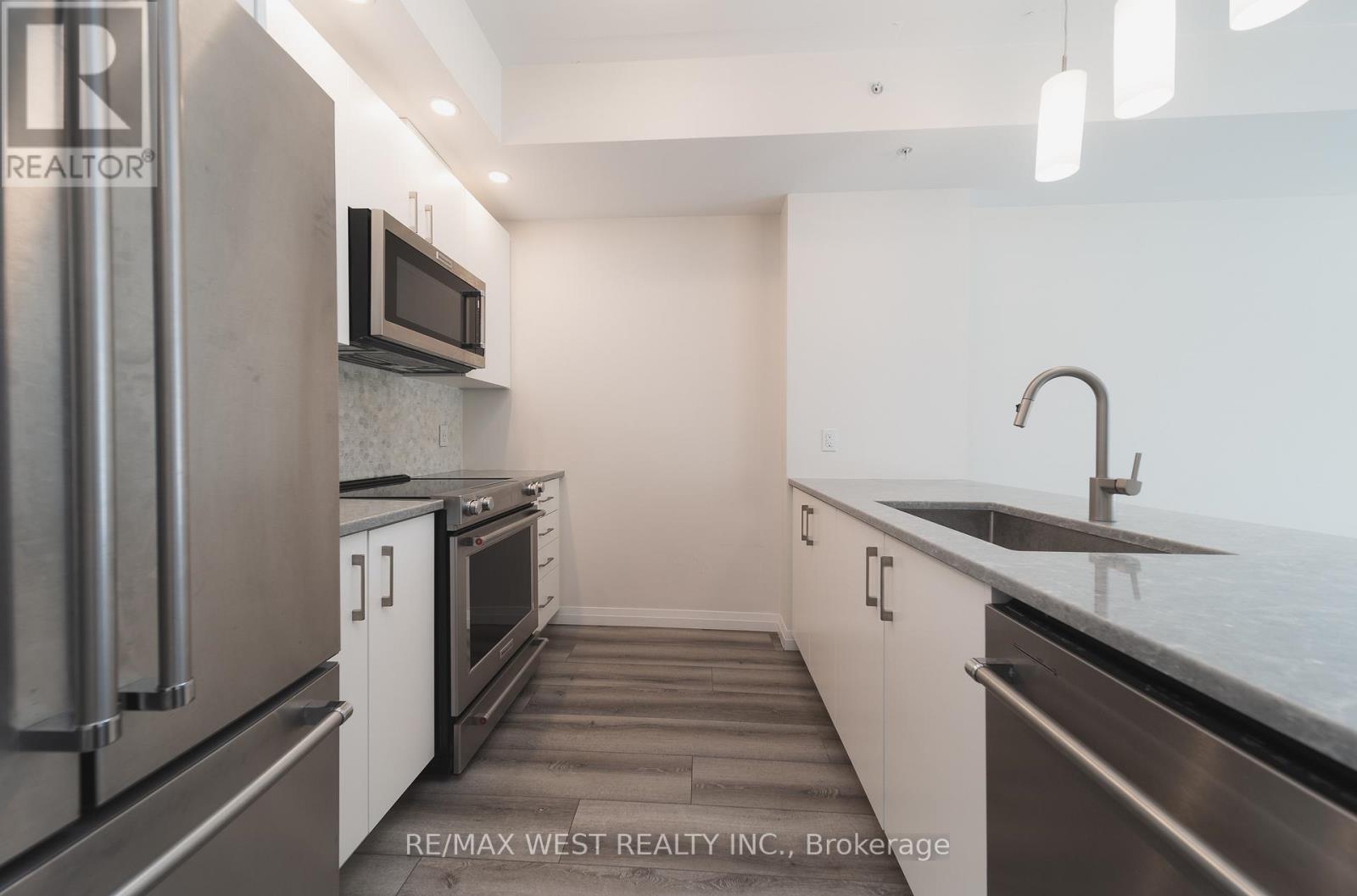 108 Garment Street, Kitchener, Ontario  N2G 0E2 - Photo 6 - X13231238
