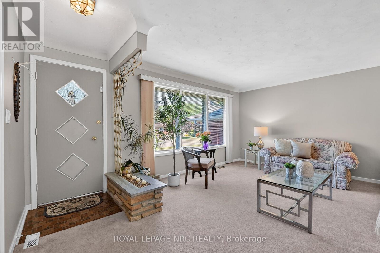 4103 Barry Drive, Lincoln, Ontario  L3J 0L3 - Photo 4 - X13231328