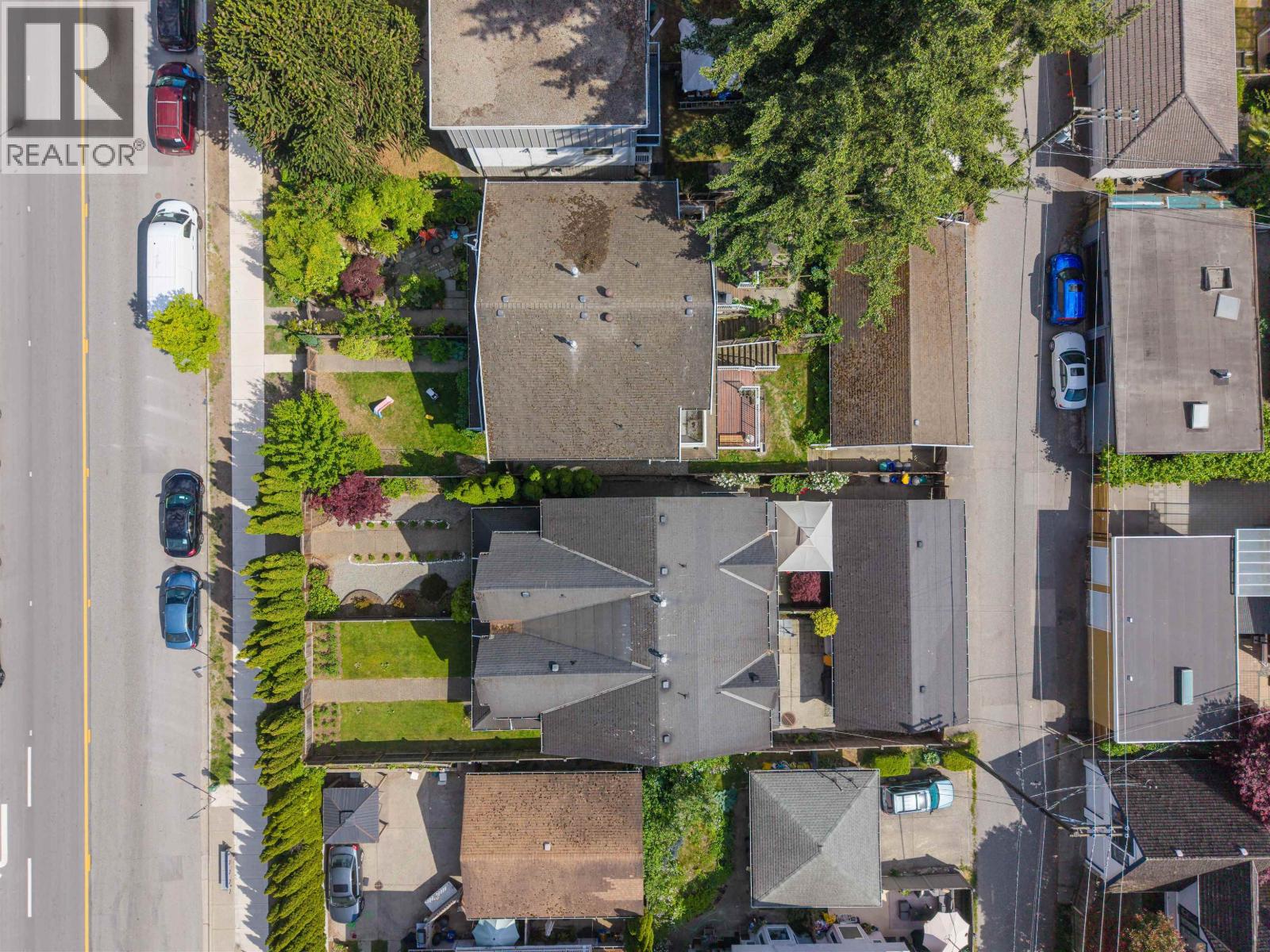 409-411 417-419 E 3rd Street, North Vancouver, British Columbia  V7L 1G3 - Photo 2 - R3131368