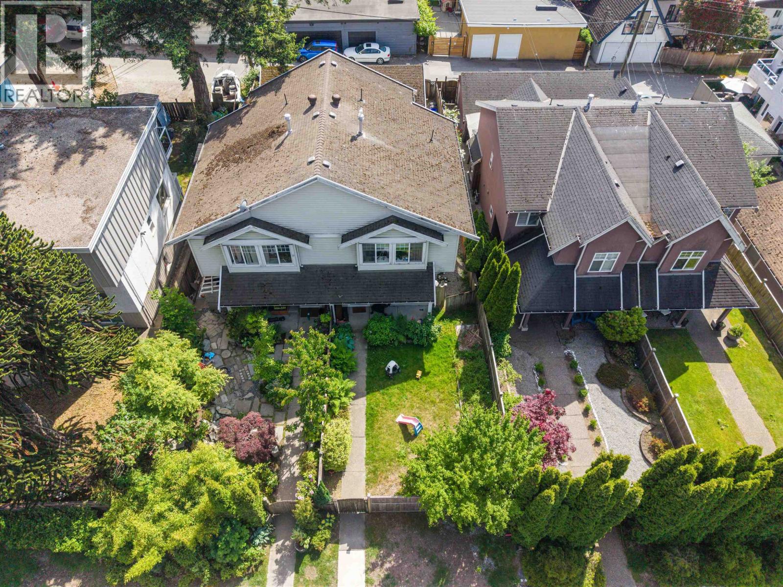 409-411 417-419 E 3rd Street, North Vancouver, British Columbia  V7L 1G3 - Photo 4 - R3131368