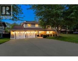 19845 N WILDWOOD CRESCENT, Pitt Meadows, British Columbia