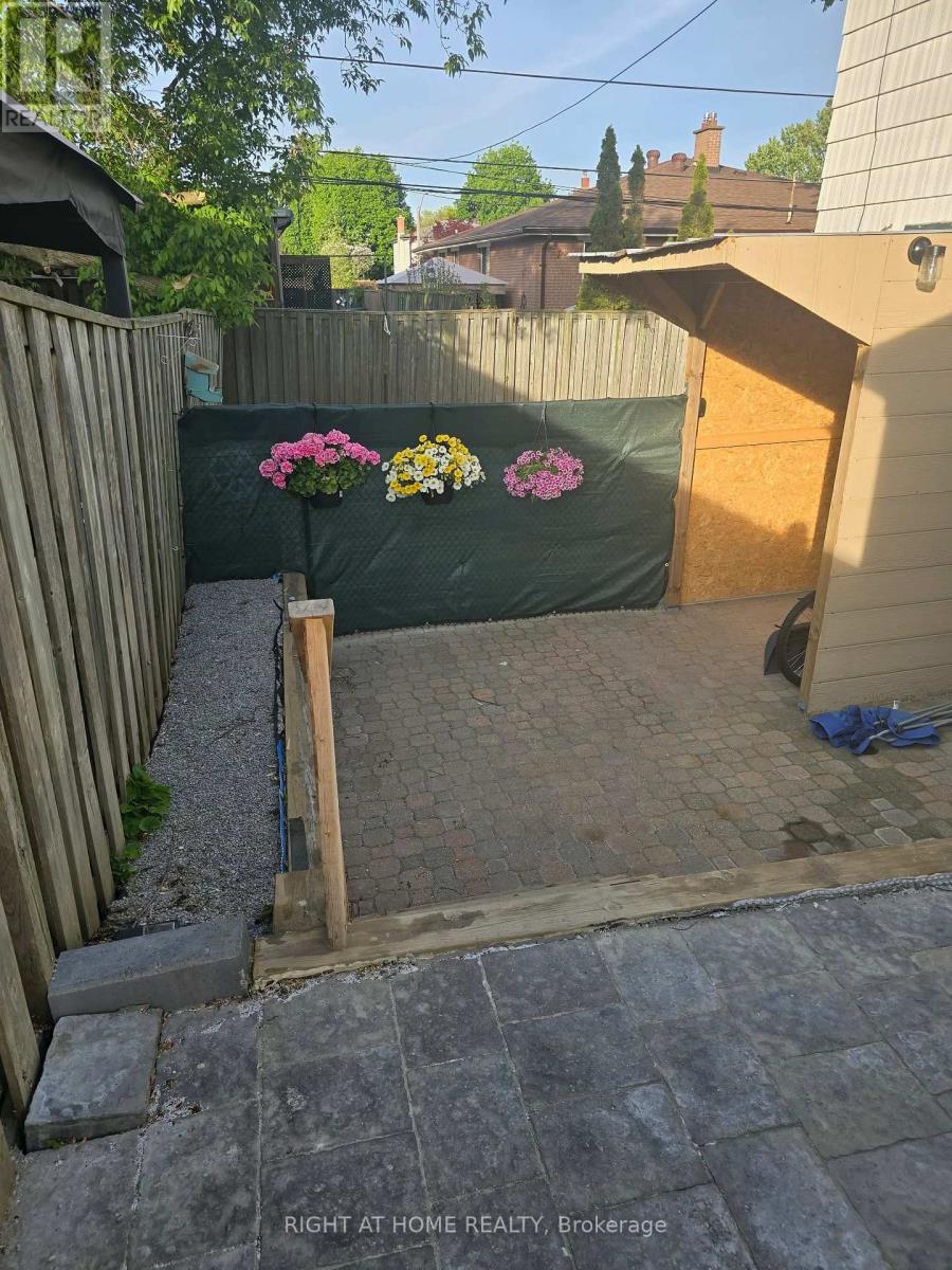 869 Grenoble Boulevard, Pickering, Ontario  L1W 1T7 - Photo 5 - E13139760