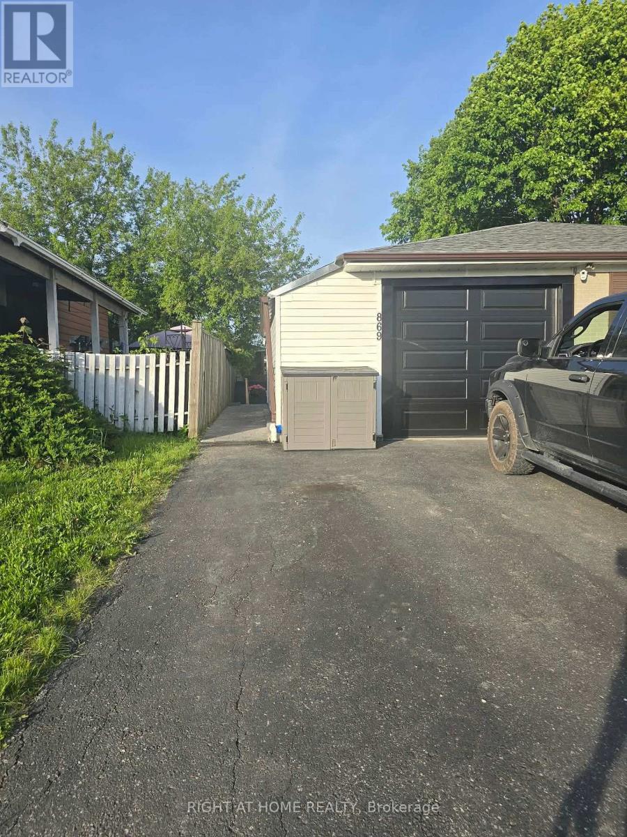 869 Grenoble Boulevard, Pickering, Ontario  L1W 1T7 - Photo 2 - E13139760