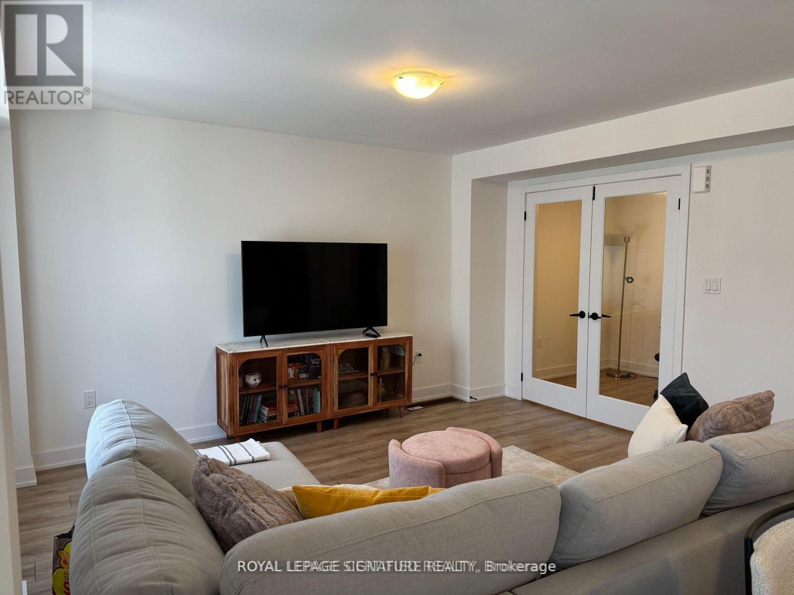 36 Silo Mews, Barrie, Ontario  L9J 0V3 - Photo 3 - S13231368