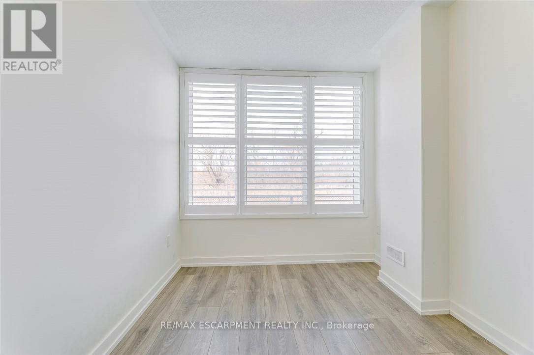 209 Fowley Drive, Oakville, Ontario  L6H 7C3 - Photo 38 - W13231314