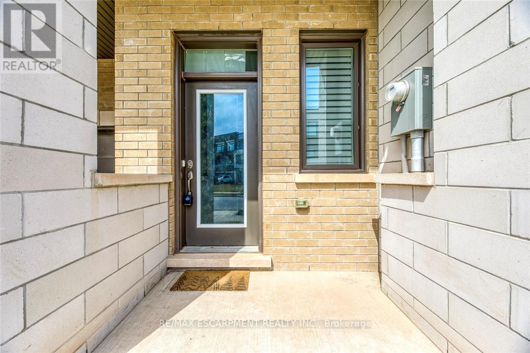 209 Fowley Drive, Oakville, Ontario  L6H 7C3 - Photo 4 - W13231314