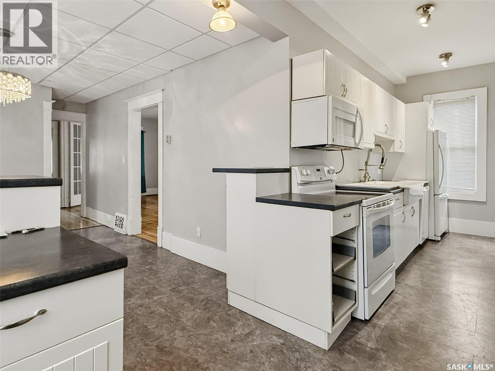 521 2nd Avenue Ne, Swift Current, Saskatchewan  S9H 2E5 - Photo 3 - SK037791