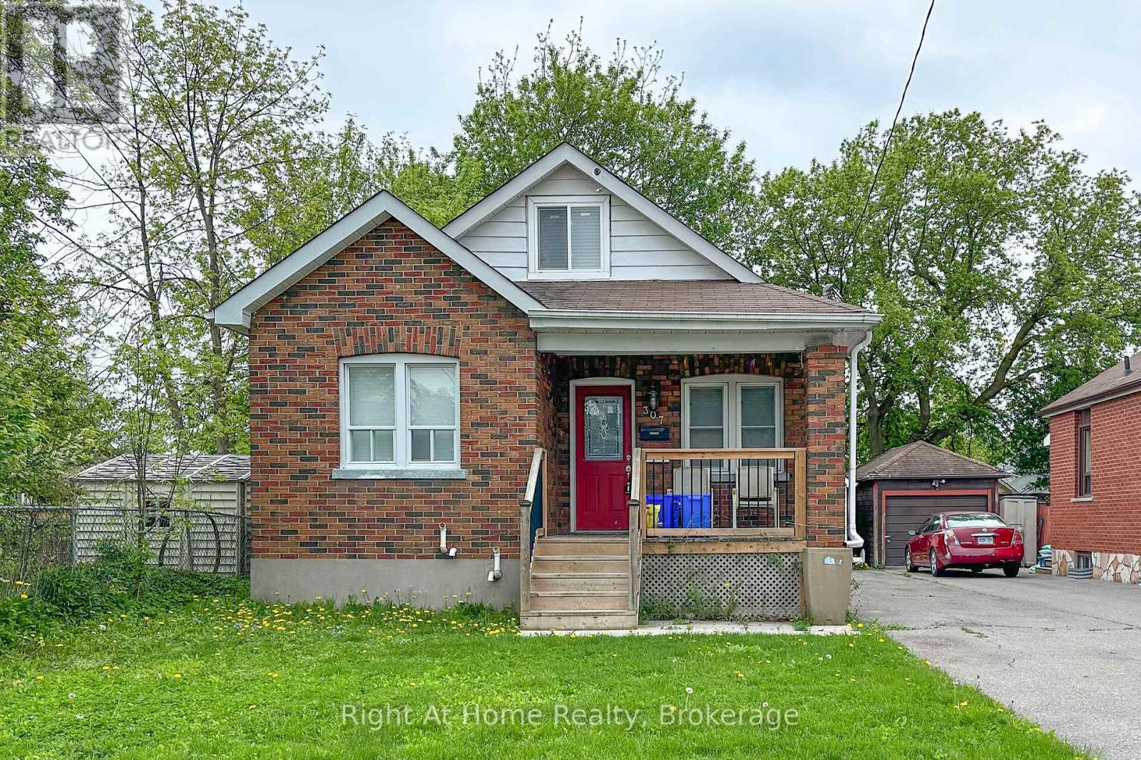 Main - 307 Vimy Avenue, Oshawa, Ontario  L1H 2M9 - Photo 1 - E13231422