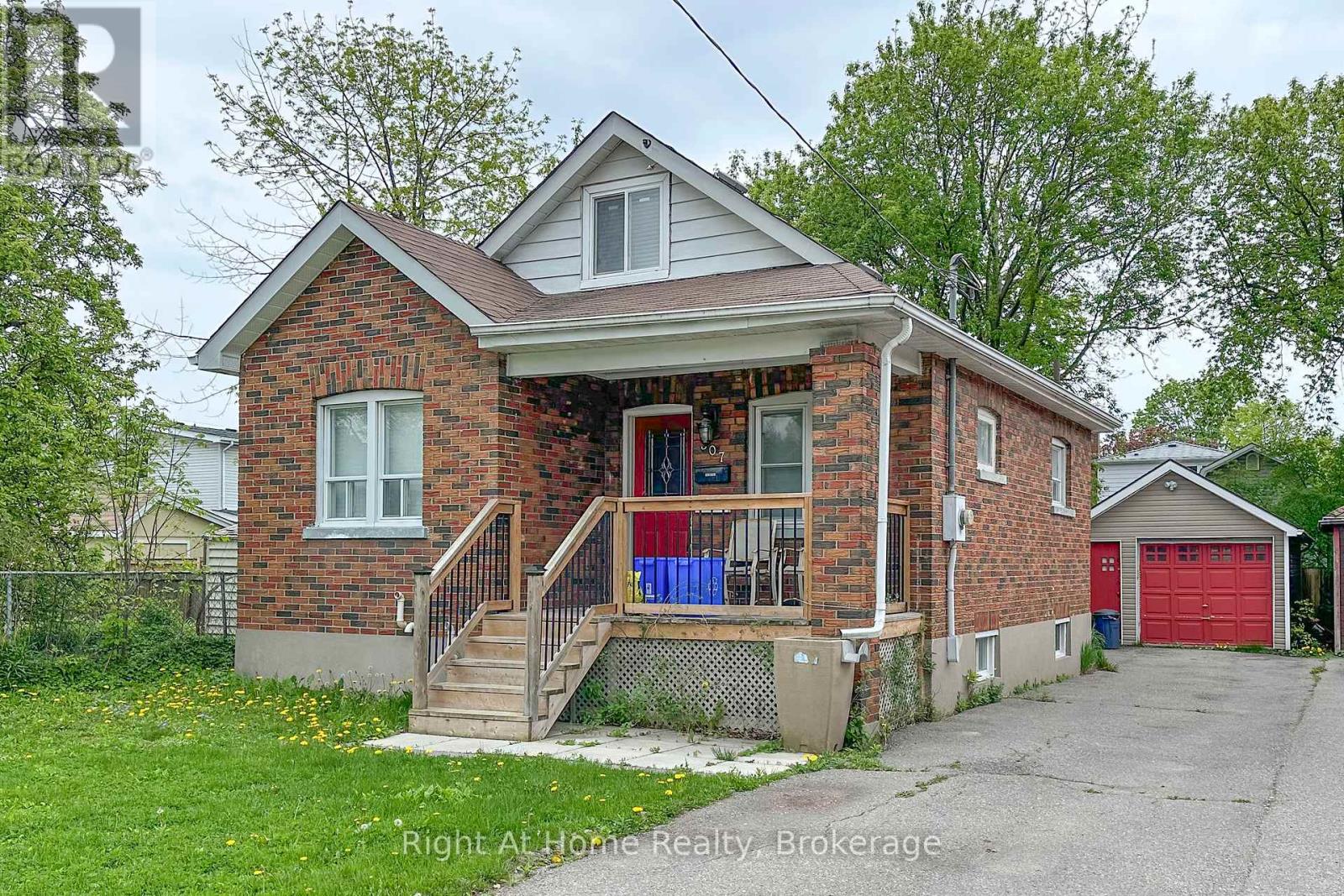 Main - 307 Vimy Avenue, Oshawa, Ontario  L1H 2M9 - Photo 2 - E13231422