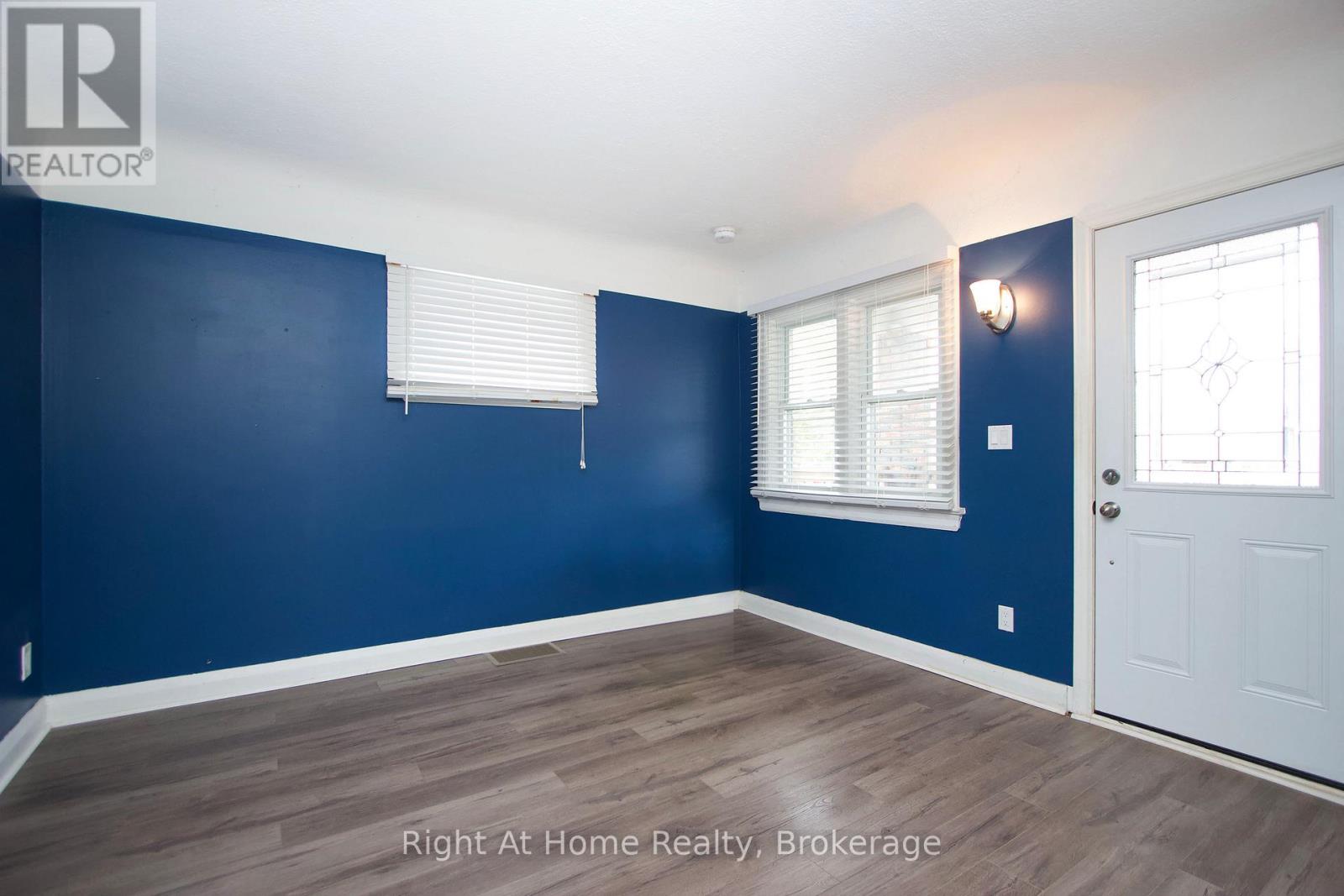 Main - 307 Vimy Avenue, Oshawa, Ontario  L1H 2M9 - Photo 3 - E13231422