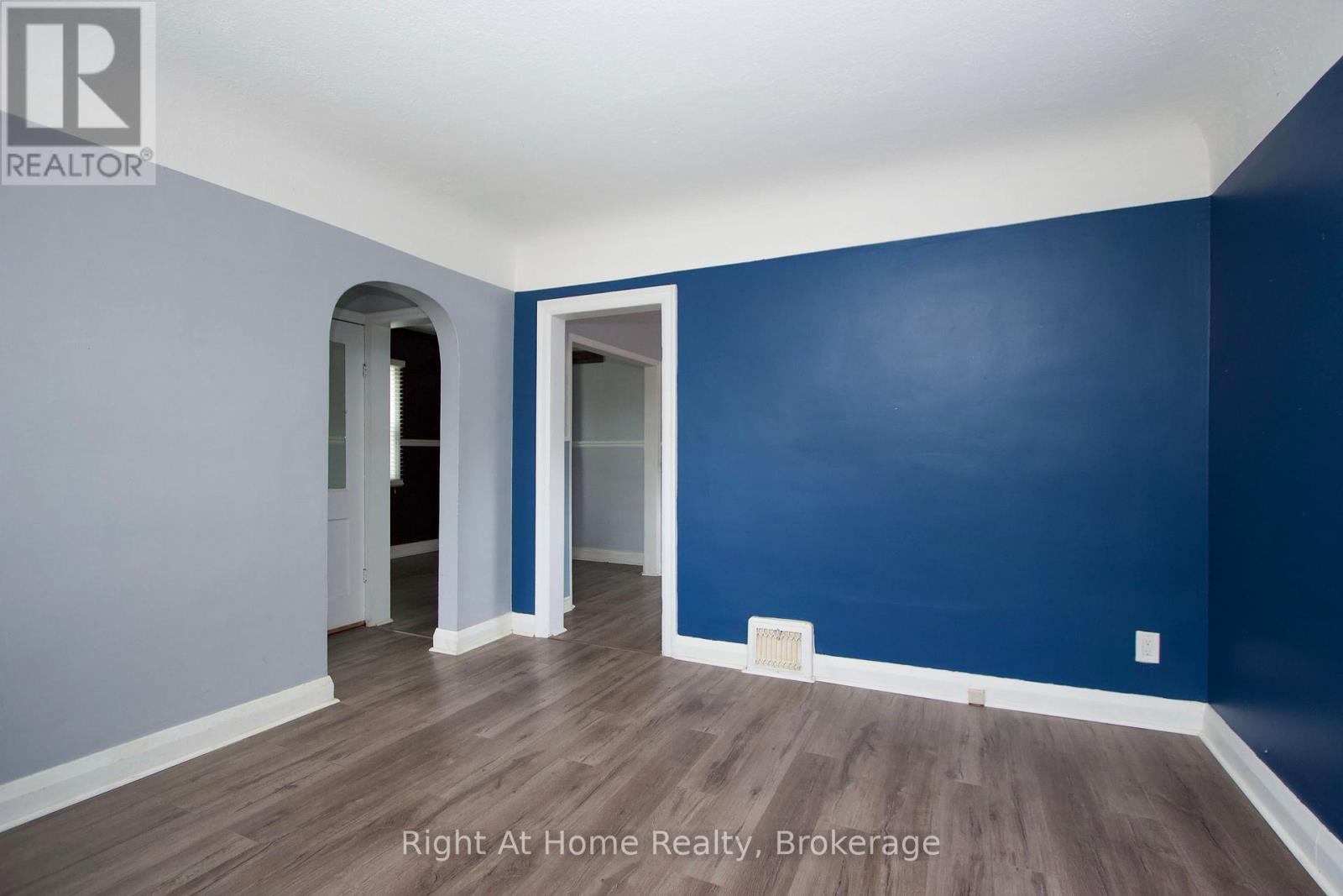 Main - 307 Vimy Avenue, Oshawa, Ontario  L1H 2M9 - Photo 4 - E13231422