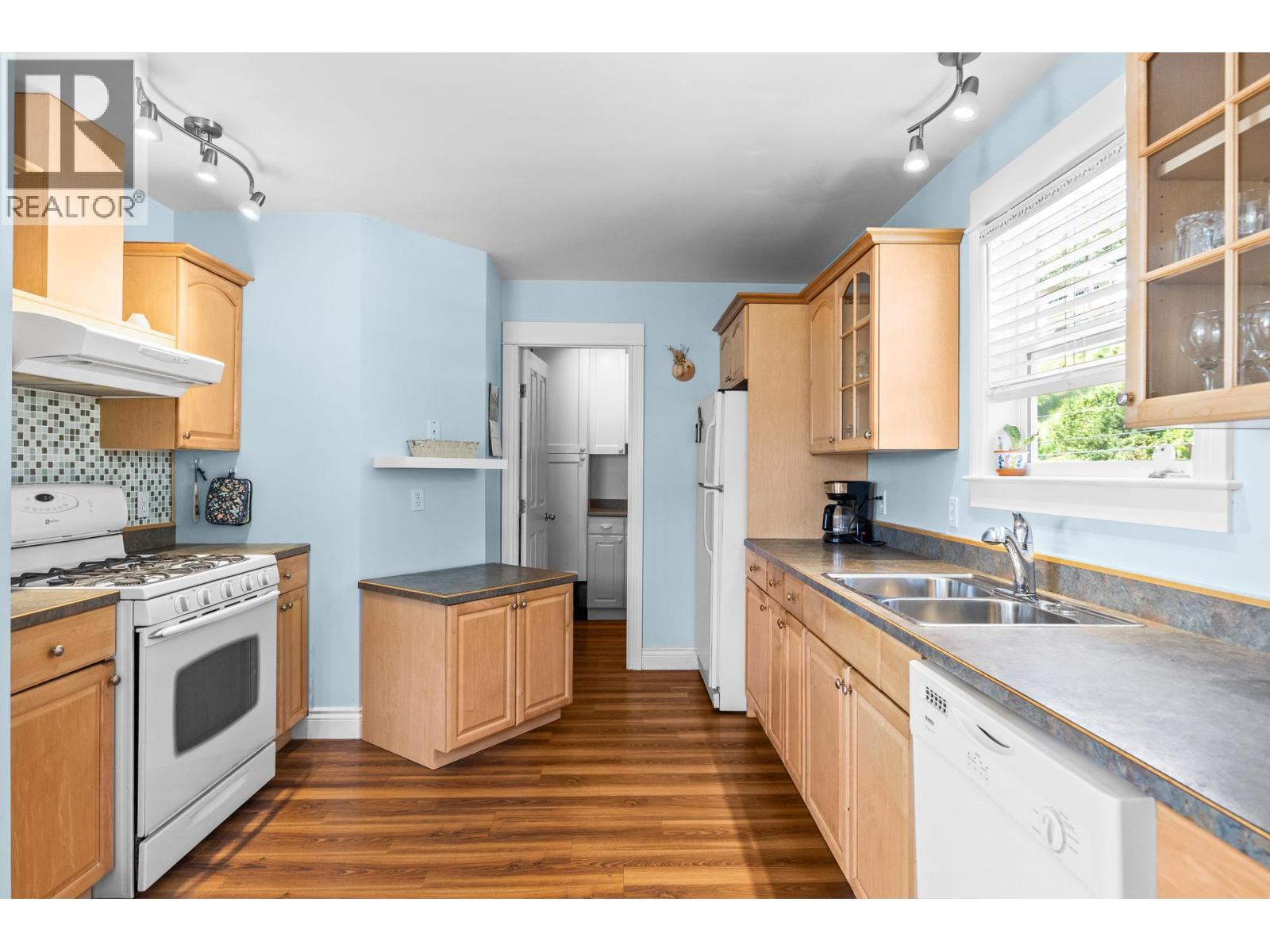 6053 Turner Avenue, Peachland, British Columbia  V0H 1X4 - Photo 11 - 10389732