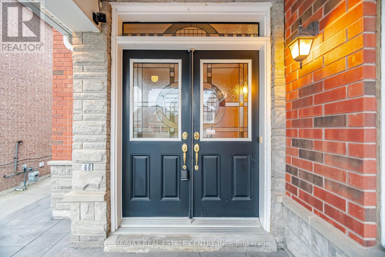 5218 Oscar Peterson Boulevard, Mississauga, Ontario  L5M 0E1 - Photo 2 - W13230334