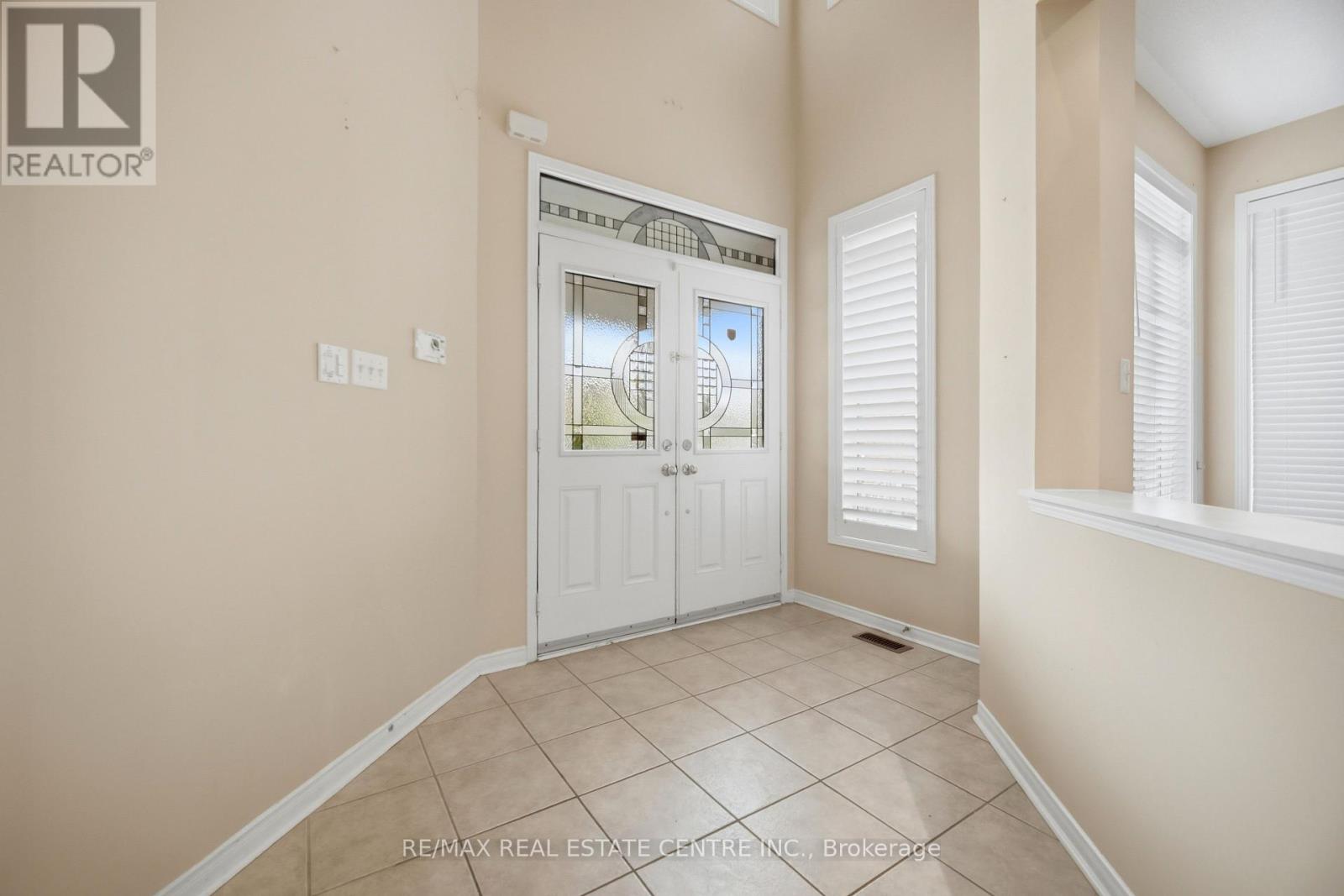 5218 Oscar Peterson Boulevard, Mississauga, Ontario  L5M 0E1 - Photo 3 - W13230334