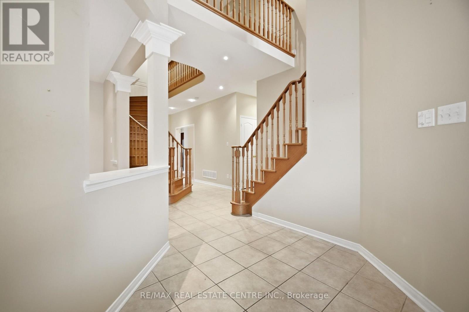 5218 Oscar Peterson Boulevard, Mississauga, Ontario  L5M 0E1 - Photo 4 - W13230334