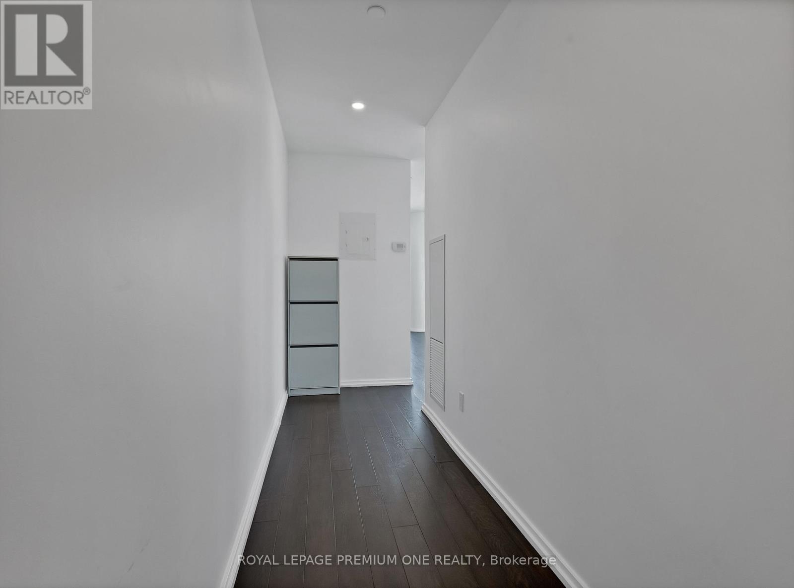 1412 - 197 Yonge Street, Toronto, Ontario  M5B 1M4 - Photo 2 - C13231436