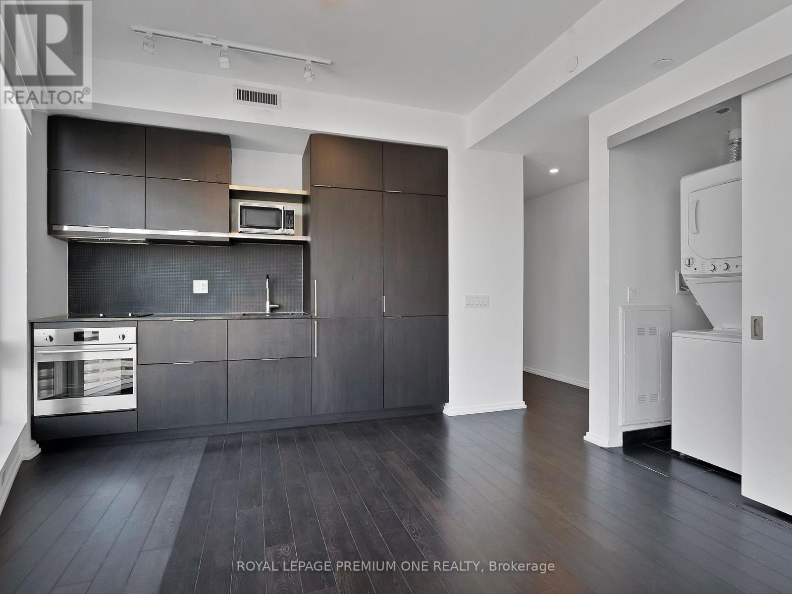 1412 - 197 Yonge Street, Toronto, Ontario  M5B 1M4 - Photo 3 - C13231436