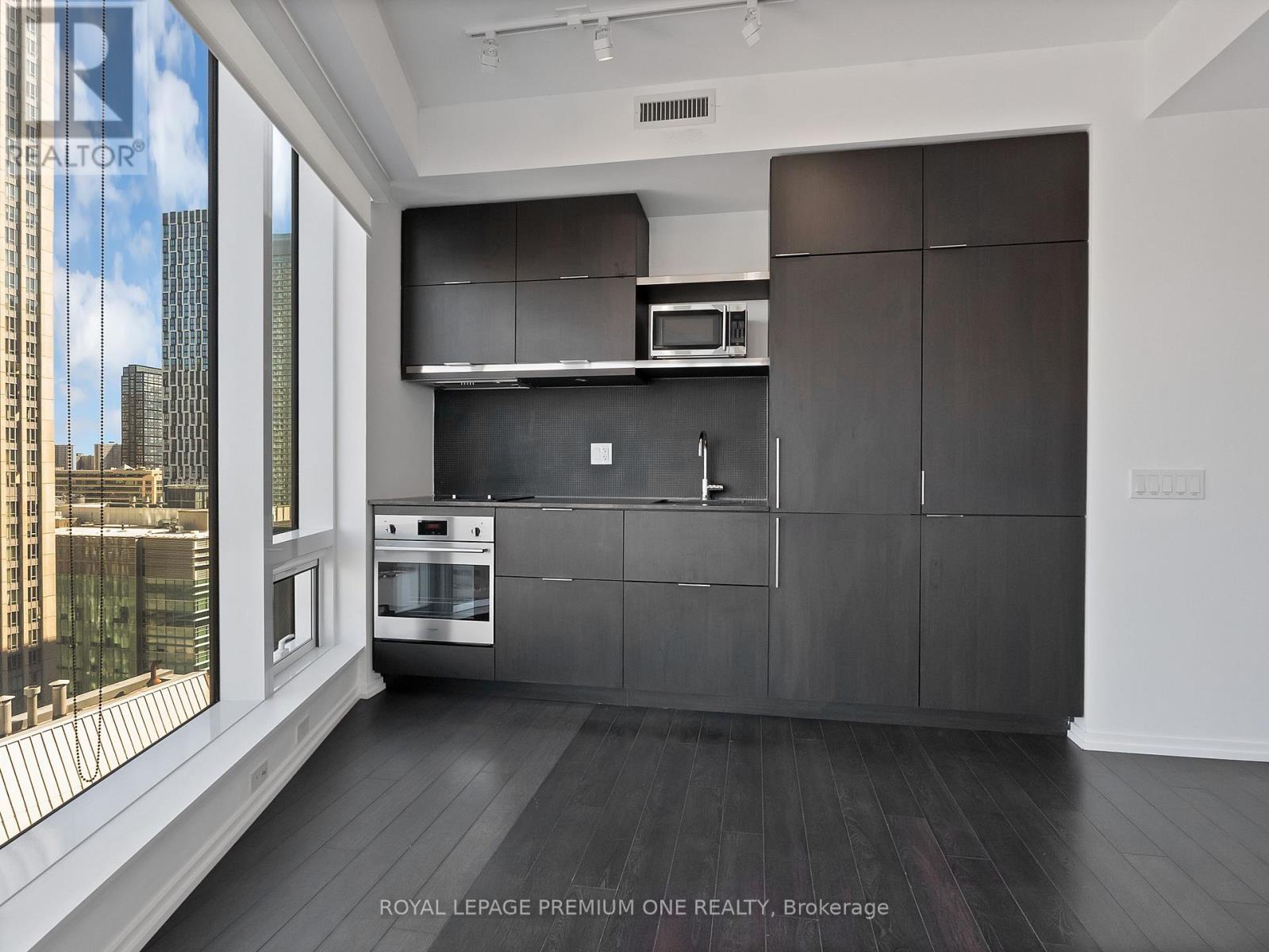 1412 - 197 Yonge Street, Toronto, Ontario  M5B 1M4 - Photo 4 - C13231436